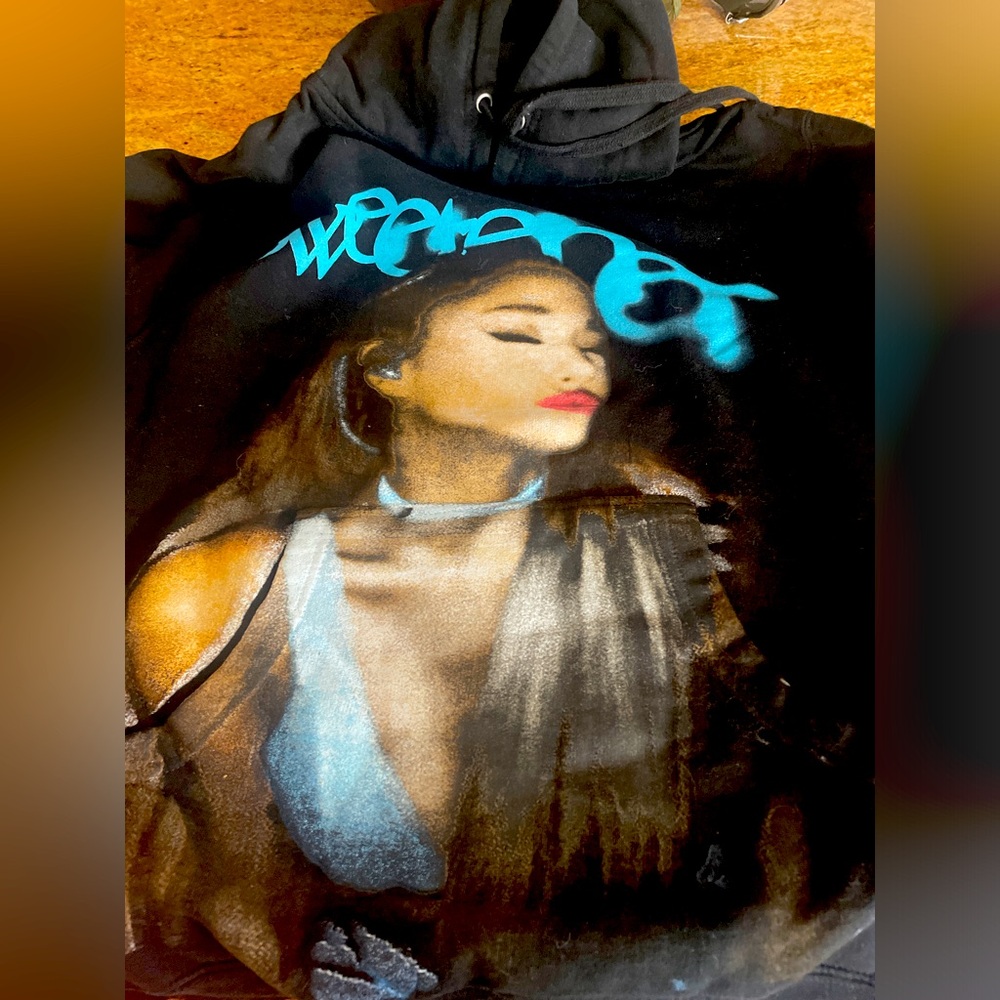 Ariana Grande 2019 sweetener tour.